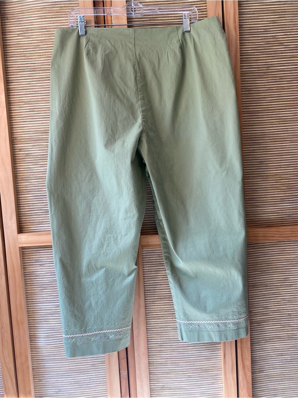 Cute capri pants Sz 18